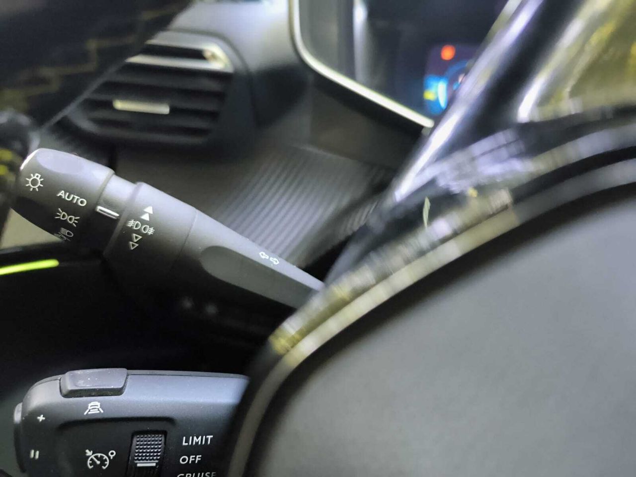 Peugeot e-2008 GT ELECTRICO 136 CV  - Foto 2