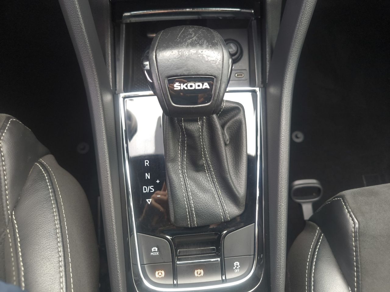 Skoda Kodiaq 2.0 TDI 150 CV DSG 4X2 SPORTLINE + PACK CONFORT 7 PLAZAS  - Foto 2