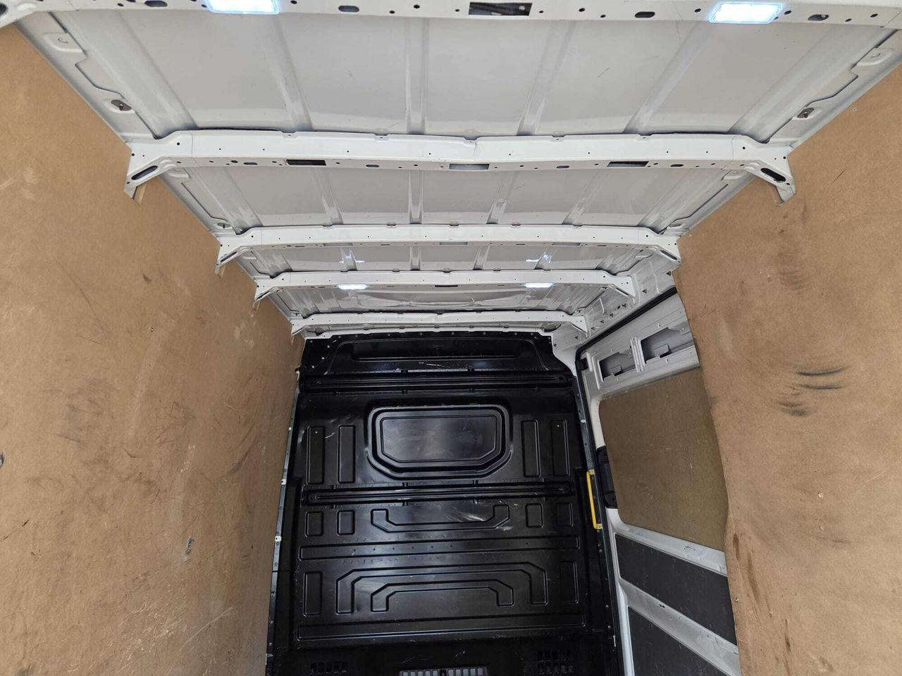 Volkswagen Crafter 30 FG BATALLA MEDIA L3 H2 BLUE HDI 140 CV 3000 KG  - Foto 2