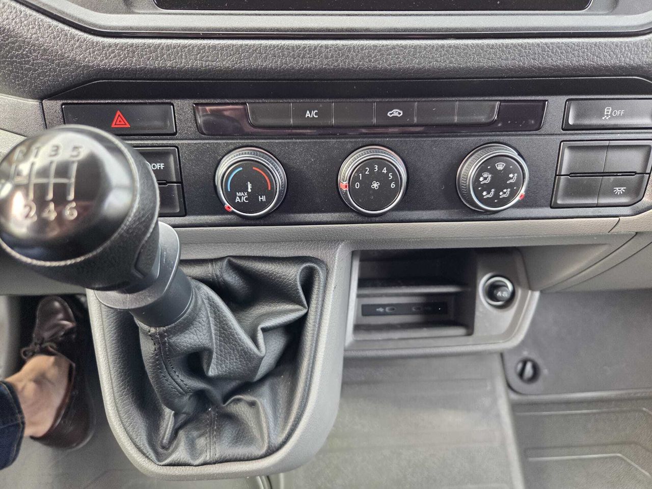 Volkswagen Crafter 30 FG BATALLA MEDIA L3 H2 BLUE HDI 140 CV 3000 KG  - Foto 2