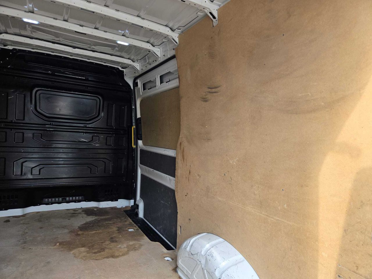 Volkswagen Crafter 30 FG BATALLA MEDIA L3 H2 BLUE HDI 140 CV 3000 KG  - Foto 2