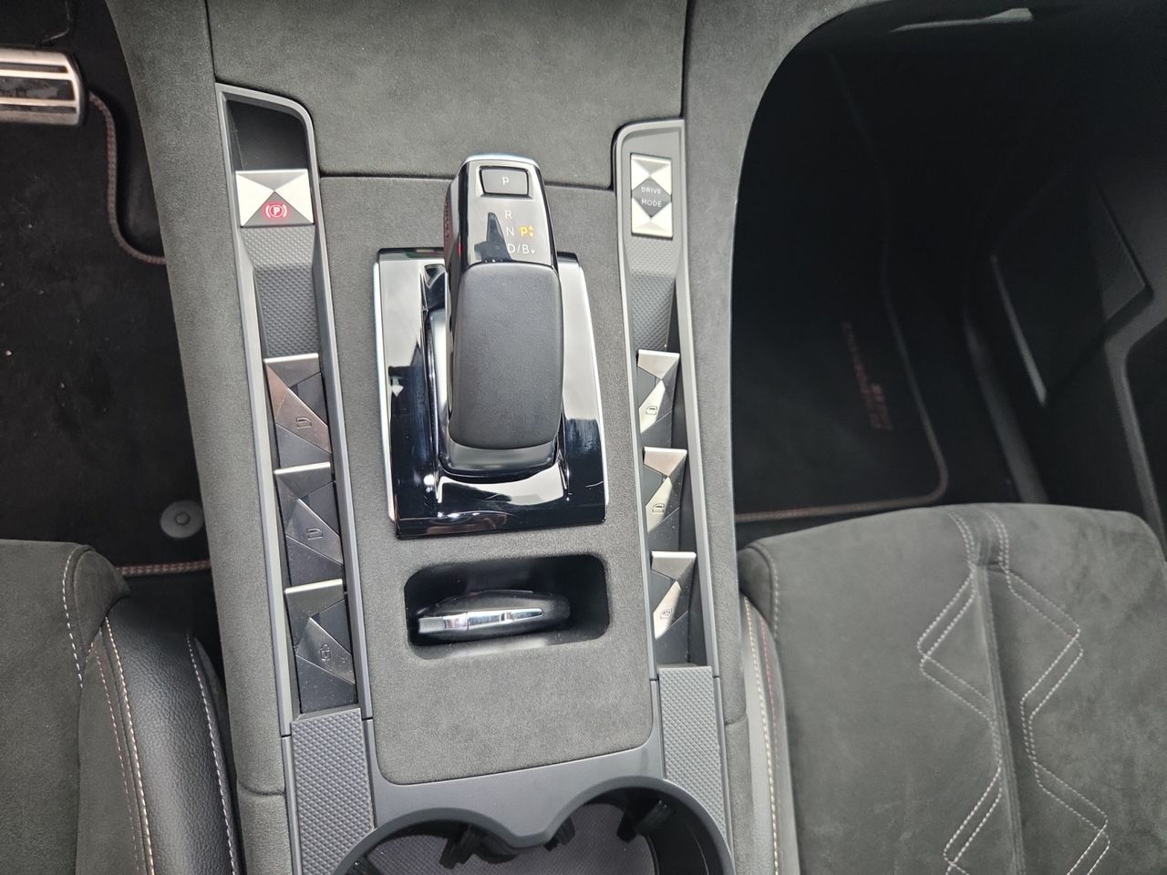 DS DS 7 Crossback E TENSE 300 4X4 PERFORMANCE LINE  - Foto 2