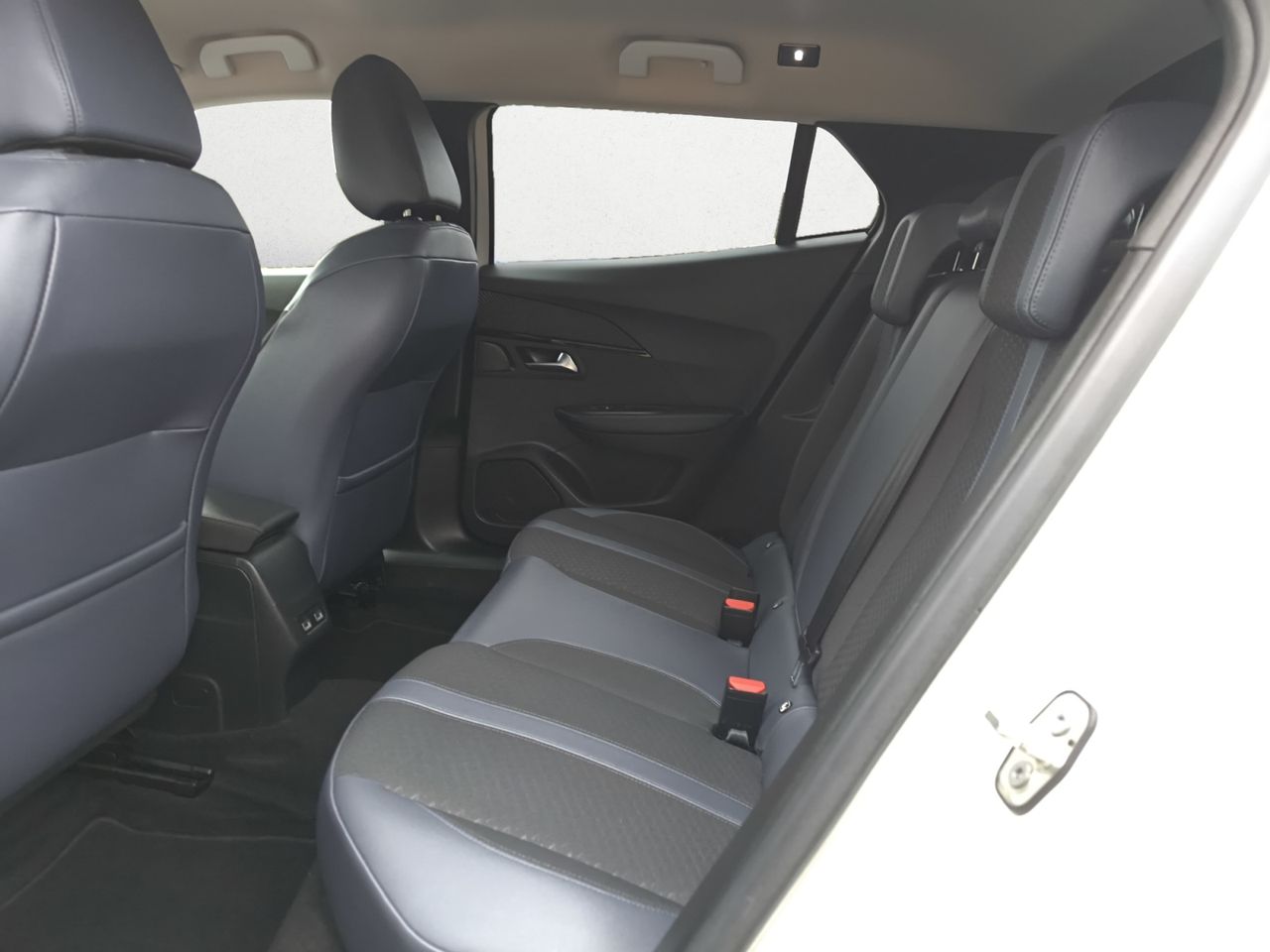 Peugeot e-2008 ALLURE ELECTRICO - Foto 2