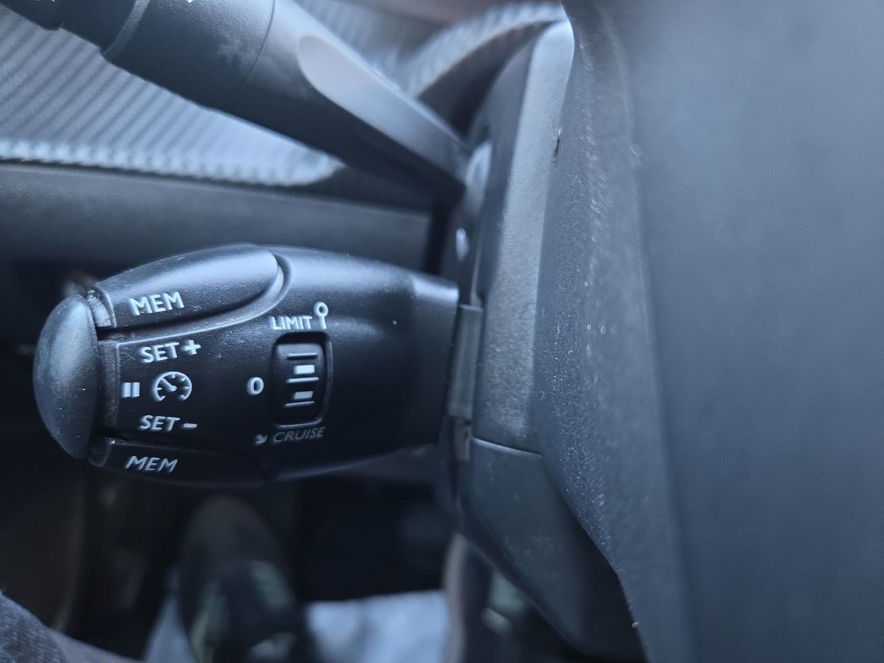 Peugeot e-2008 ALLURE ELECTRICO 136 CV - Foto 2