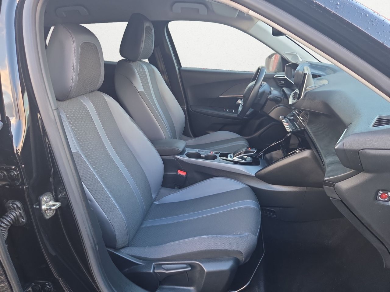 Peugeot e-2008 ALLURE ELECTRICO 136 CV - Foto 2