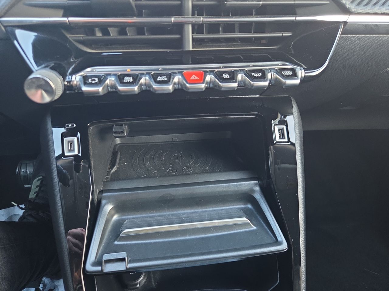 Peugeot e-2008 ALLURE ELECTRICO 136 CV - Foto 2