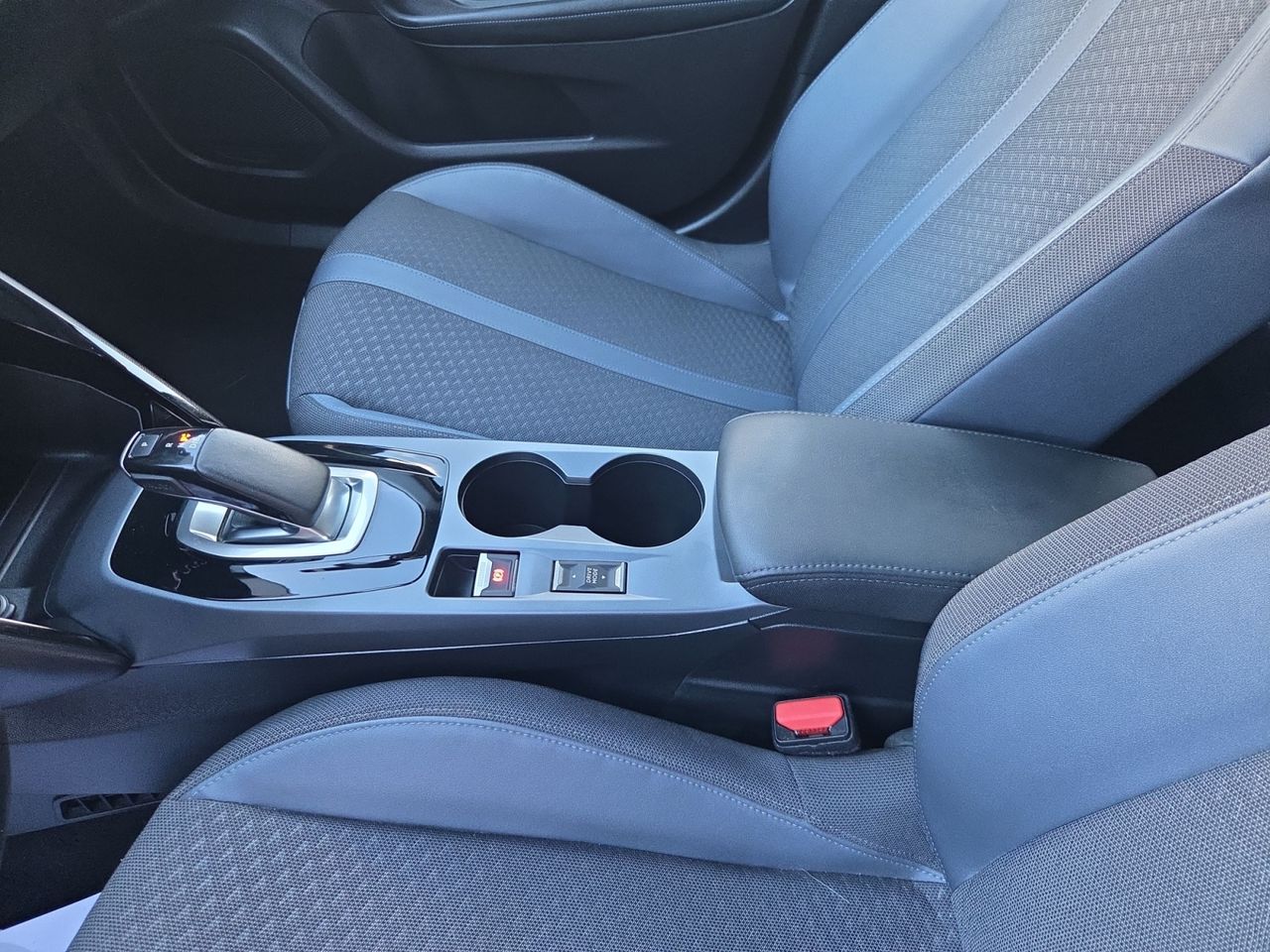 Peugeot e-2008 ALLURE ELECTRICO 136 CV - Foto 2