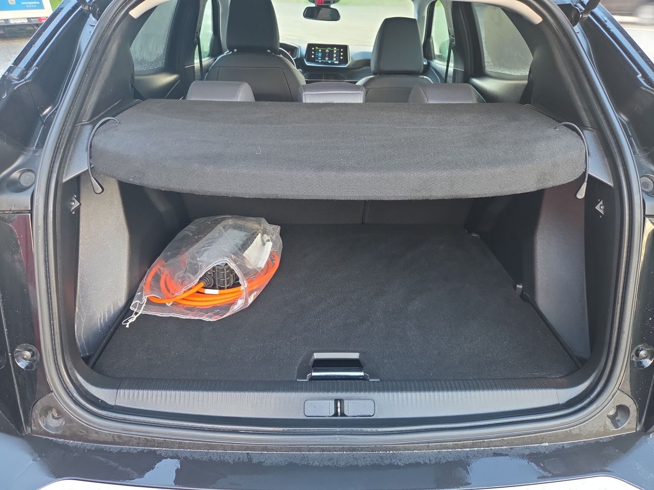 Peugeot e-2008 ALLURE ELECTRICO 136 CV - Foto 2