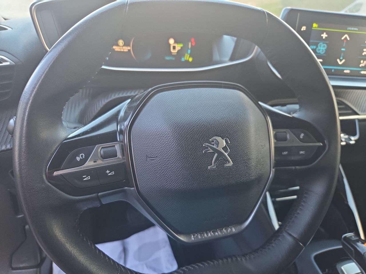 Peugeot e-2008 ALLURE ELECTRICO 136 CV - Foto 2