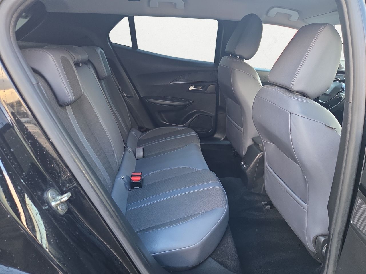 Peugeot e-2008 ALLURE ELECTRICO 136 CV - Foto 2