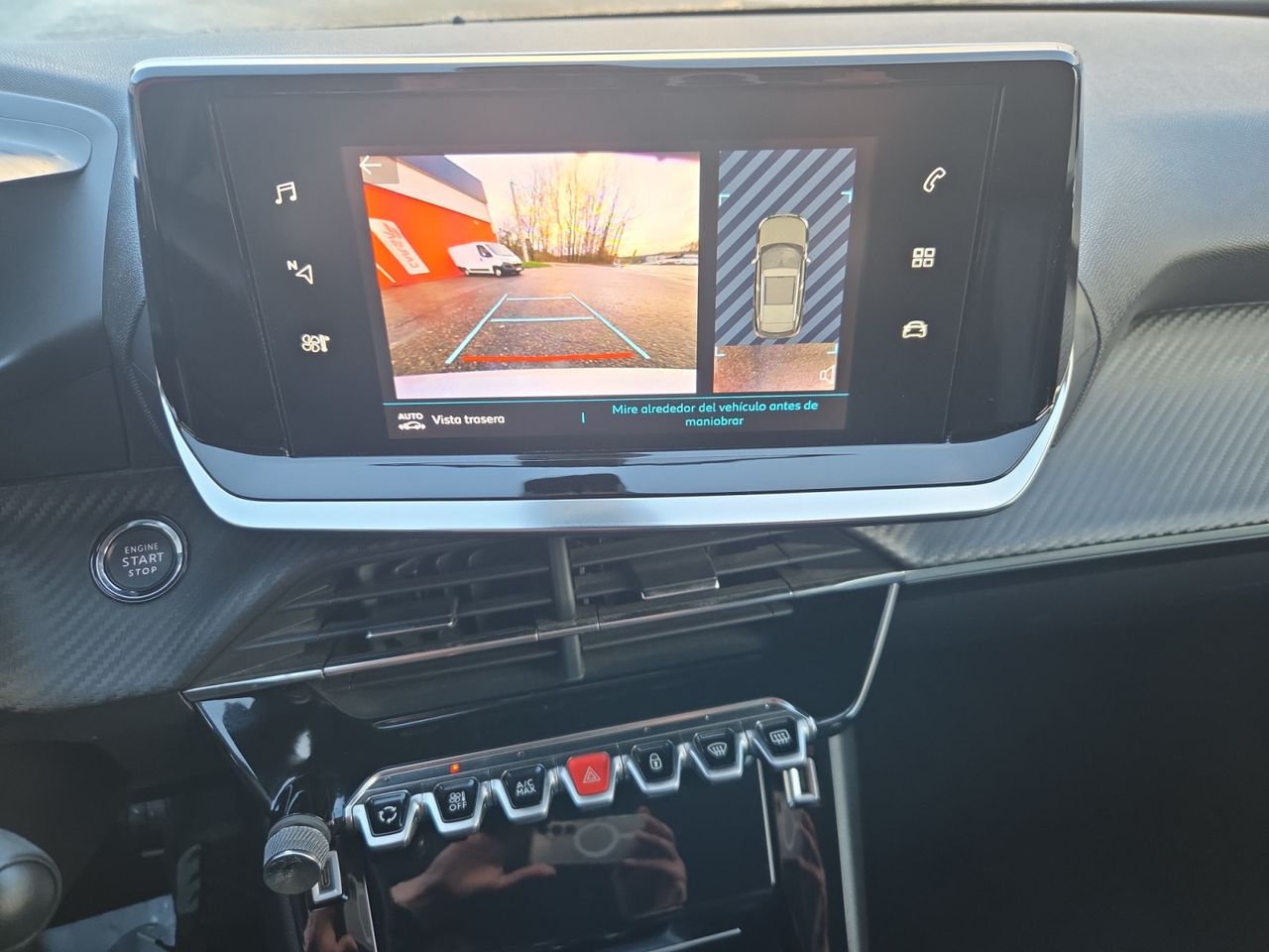 Peugeot e-2008 ALLURE ELECTRICO 136 CV - Foto 2