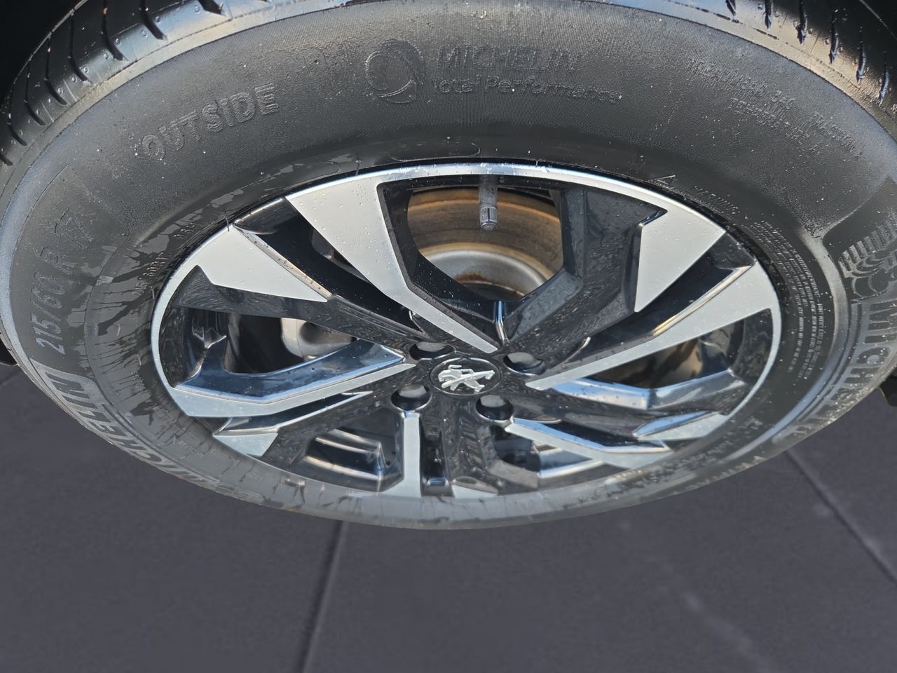 Peugeot e-2008 ALLURE ELECTRICO 136 CV - Foto 2