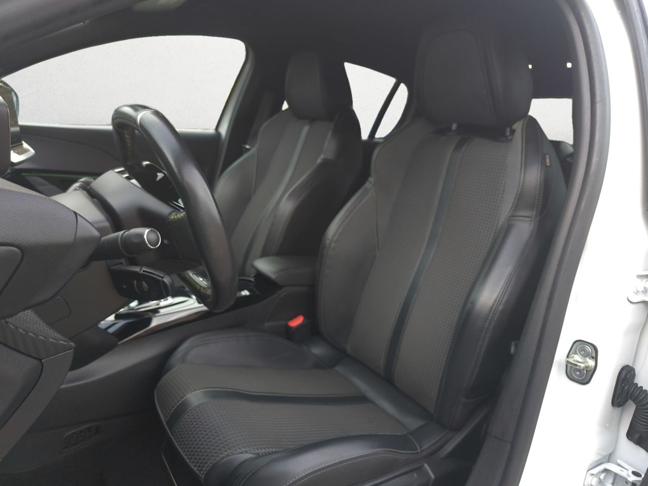 Peugeot e-208 GT ELECTRICO 136 CV - Foto 2