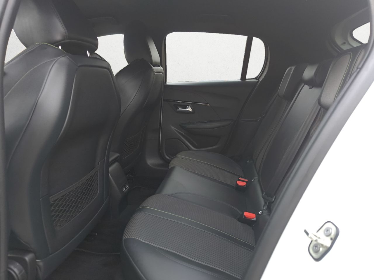 Peugeot e-208 GT ELECTRICO 136 CV - Foto 2