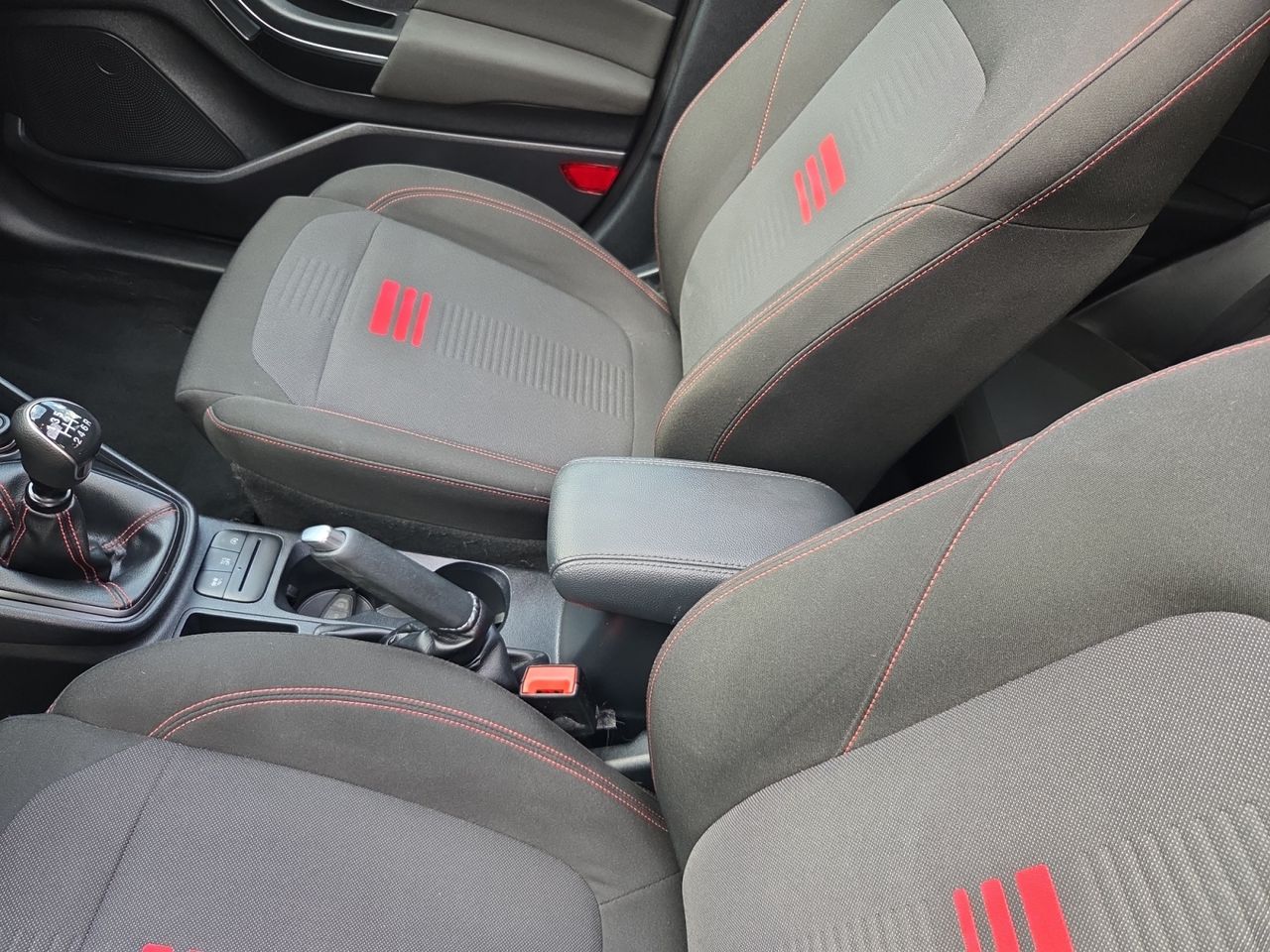 Ford Fiesta 1.0 ECOBOOST MHEV 92 KW 125 CV ST LINE  - Foto 2