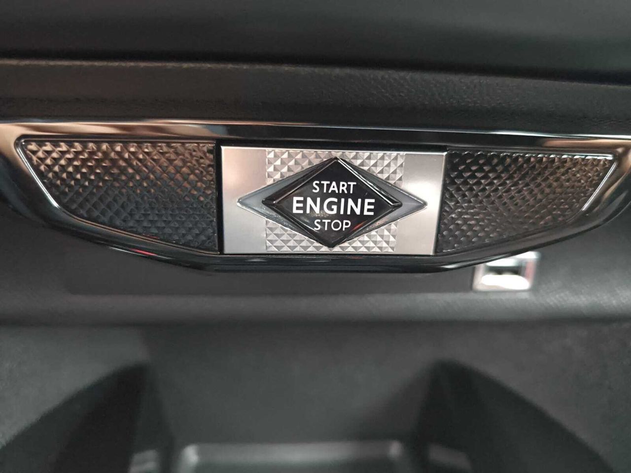 DS DS 3 CROSSBACK PURE TECH 130 CV AUT PERFORMANCE LINE  - Foto 2