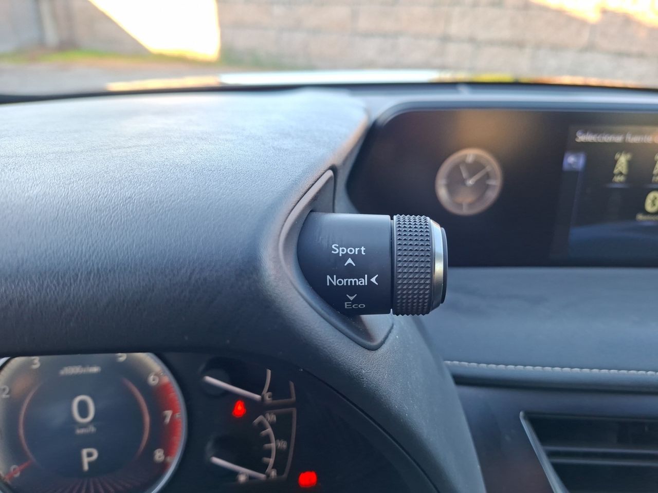 Lexus UX 2.0 250 H BUSINESS  - Foto 2