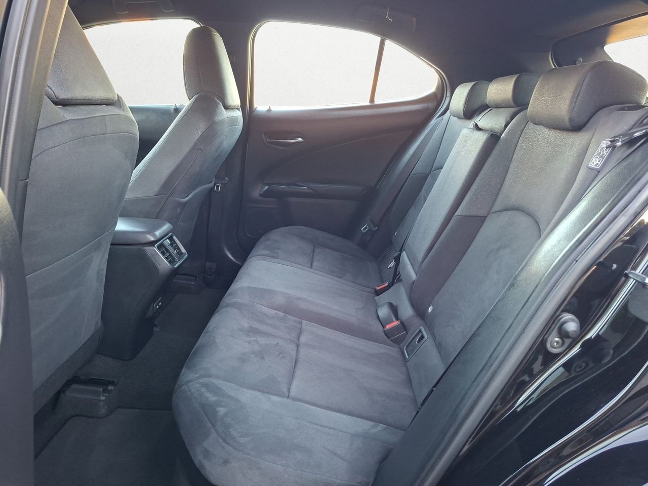 Lexus UX 2.0 250 H BUSINESS  - Foto 2