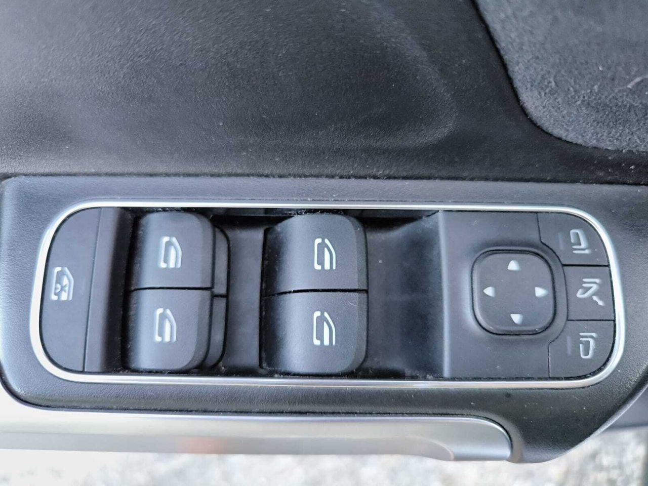 Mercedes GLB 200 D DCT 7 PLAZAS+ AMG LINE+PAQ PREMIUM+BOLA REMOLQUE  - Foto 2