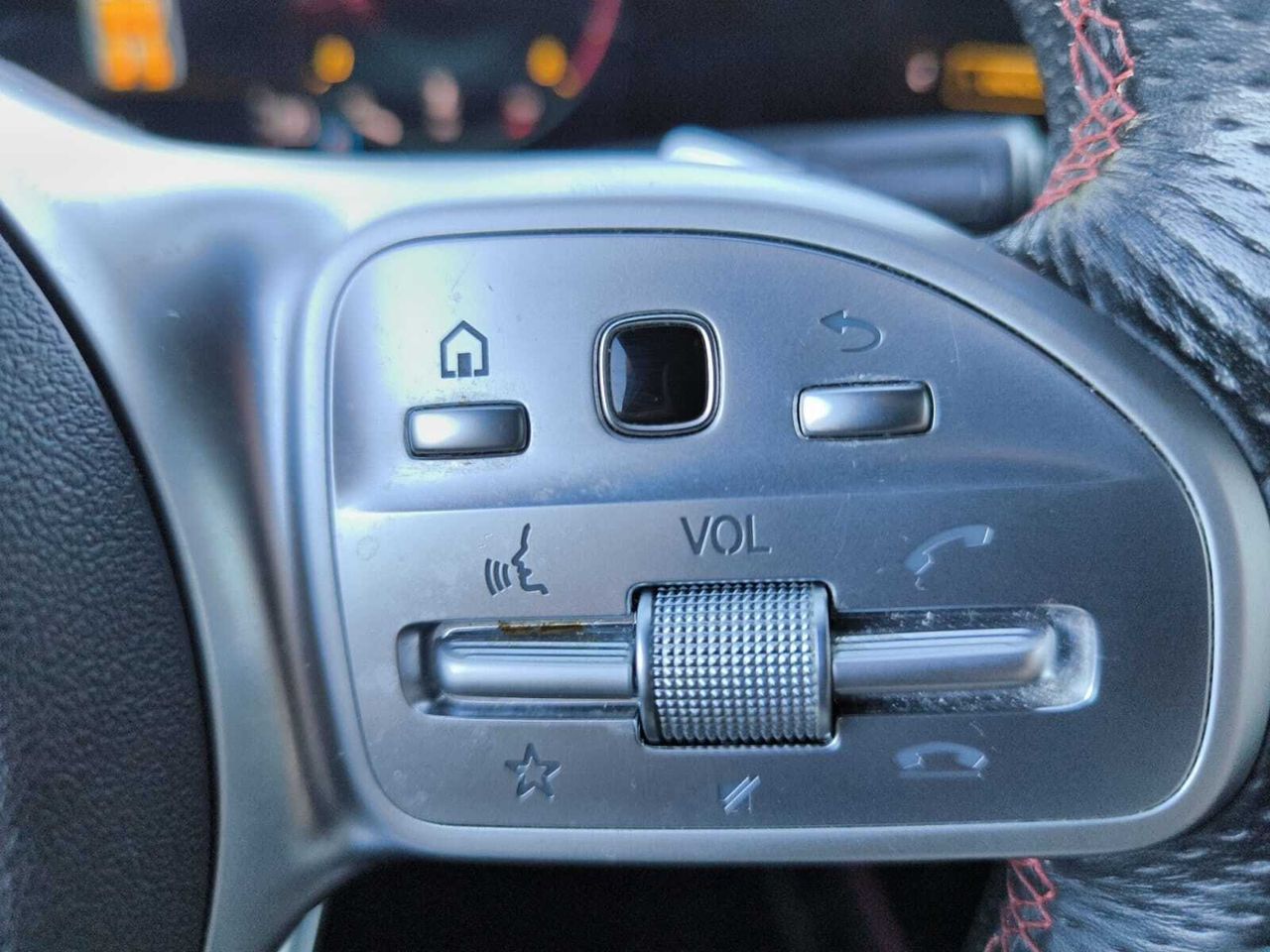 Mercedes GLB 200 D DCT 7 PLAZAS+ AMG LINE+PAQ PREMIUM+BOLA REMOLQUE  - Foto 2