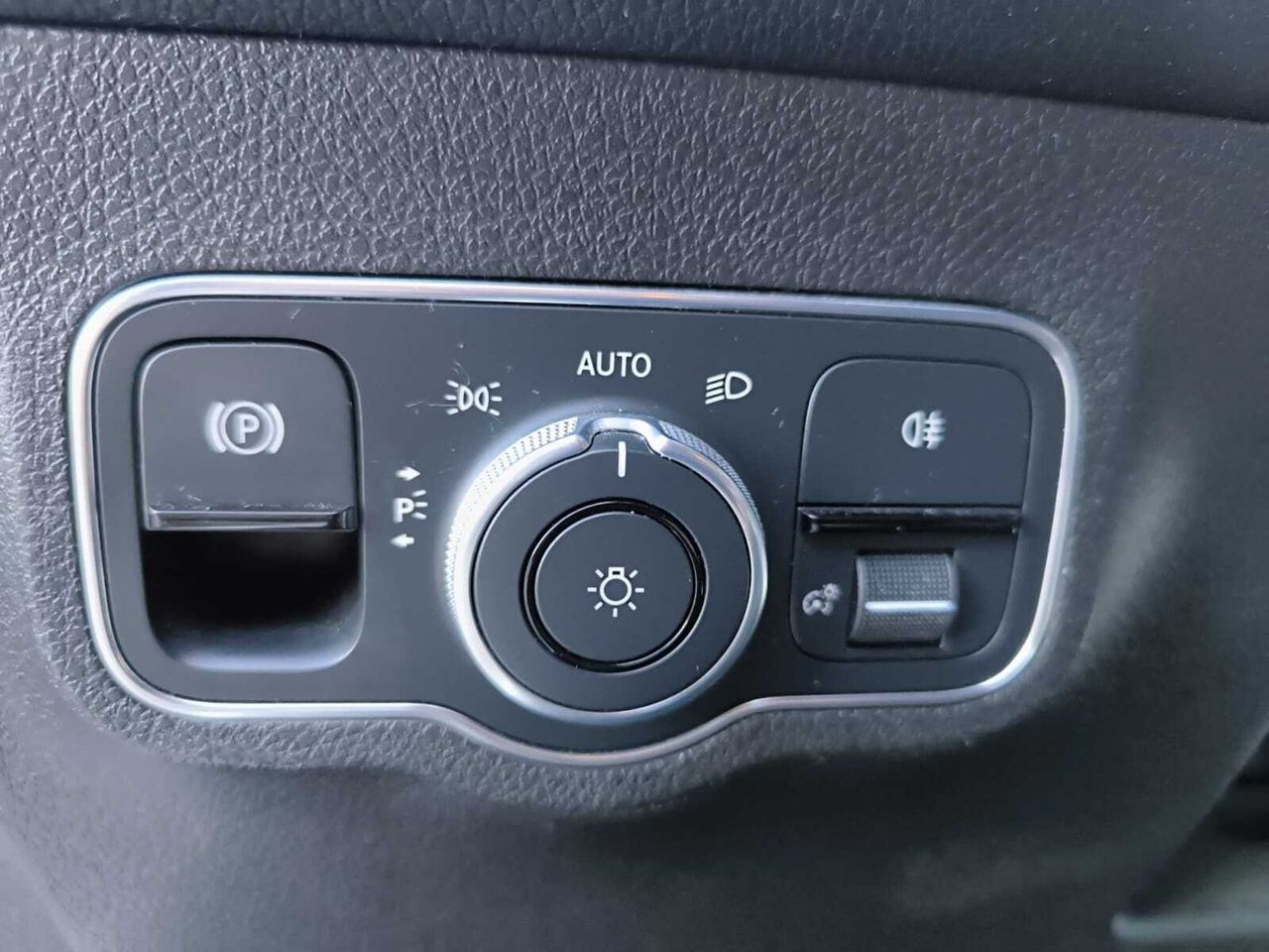 Mercedes GLB 200 D DCT 7 PLAZAS+ AMG LINE+PAQ PREMIUM+BOLA REMOLQUE  - Foto 2