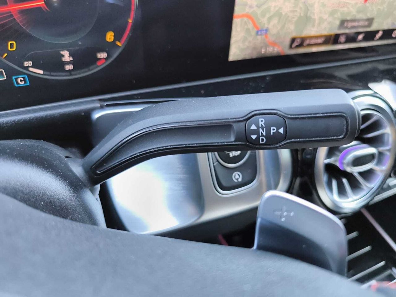 Mercedes GLB 200 D DCT 7 PLAZAS+ AMG LINE+PAQ PREMIUM+BOLA REMOLQUE  - Foto 2