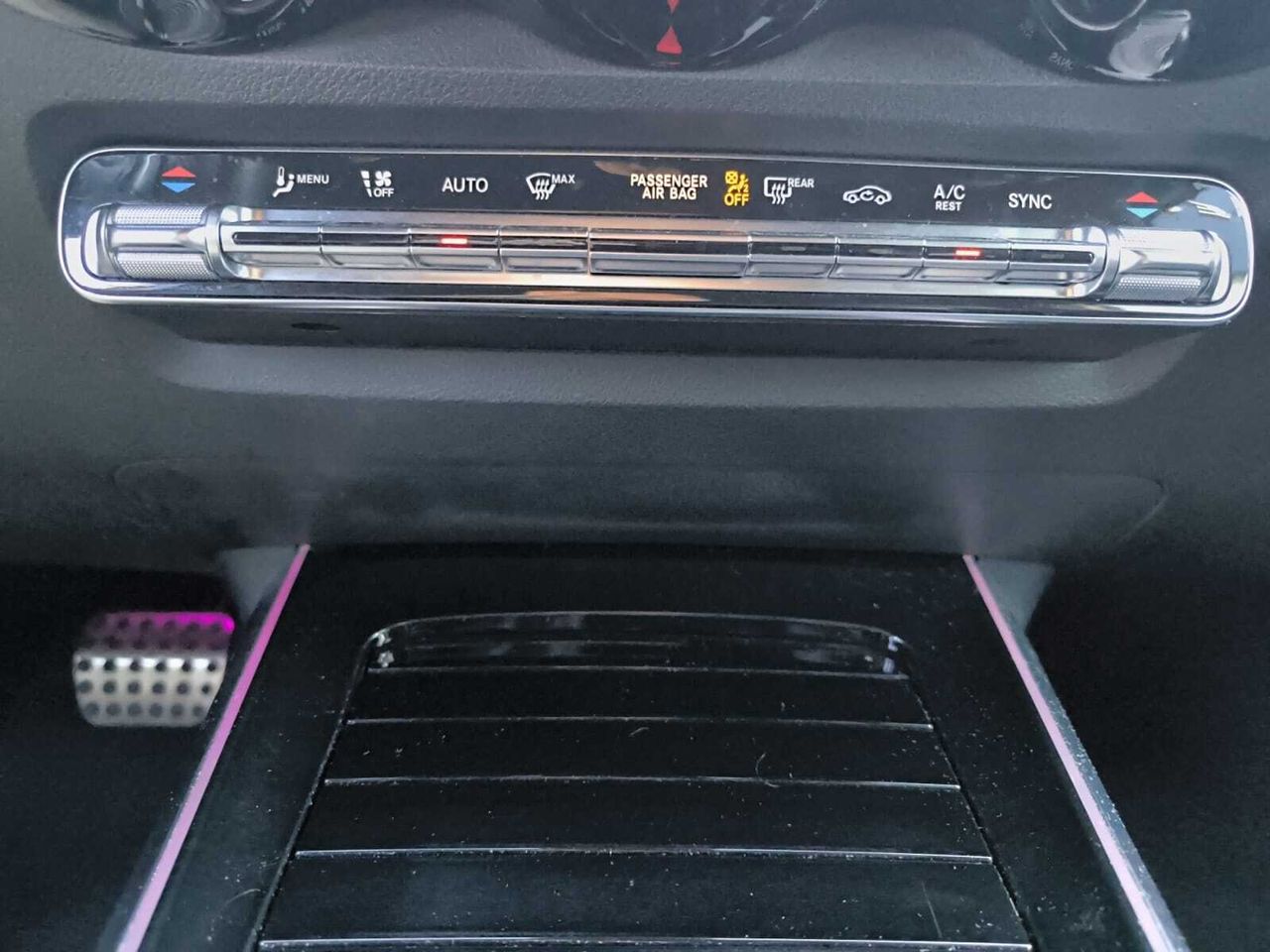 Mercedes GLB 200 D DCT 7 PLAZAS+ AMG LINE+PAQ PREMIUM+BOLA REMOLQUE  - Foto 2