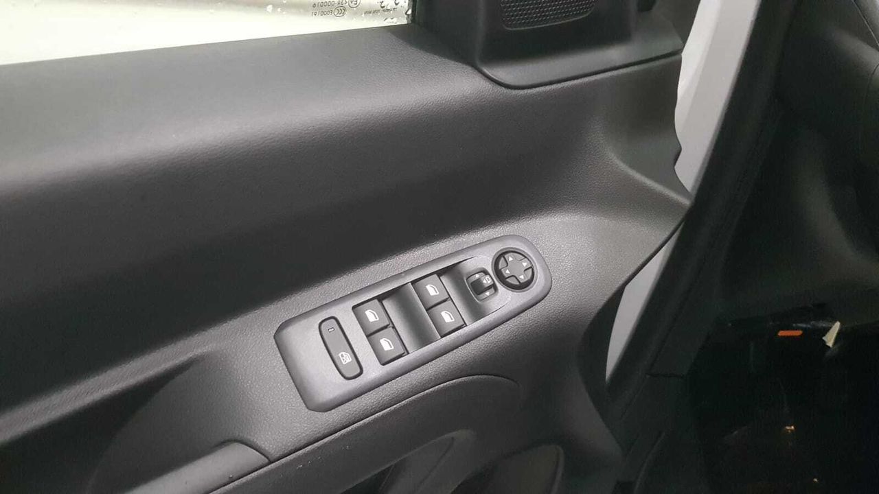 Opel Combo Cargo XL BUSINESS ELEGANCE 1.5 DCI 130 CV  - Foto 2