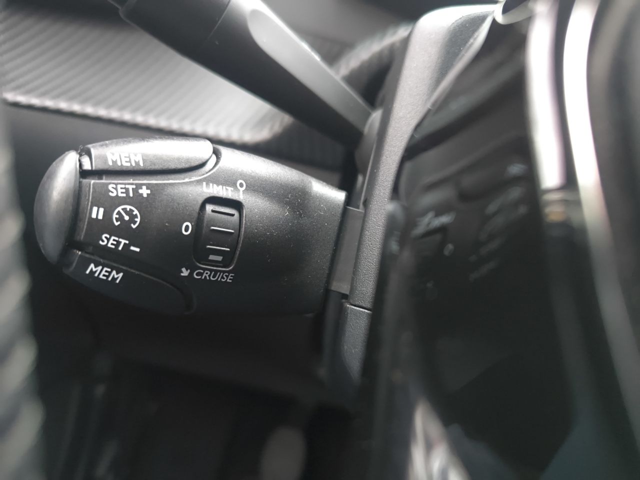 Peugeot 208 ALLURE PACK PURE TECH 100 CV  - Foto 2