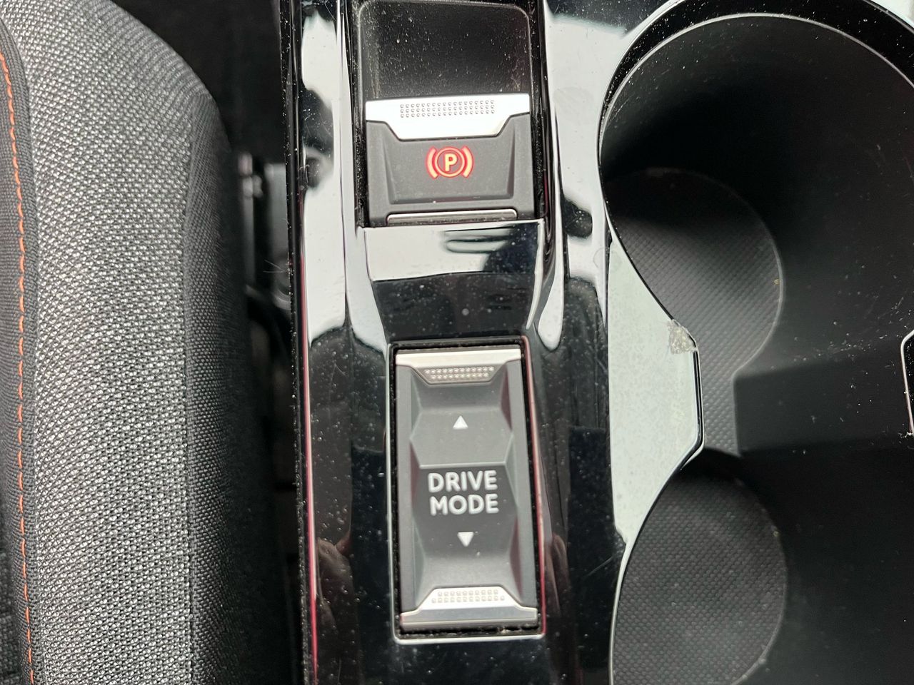 Peugeot e-2008 ACTIVE ELECTRICO 136 CV  - Foto 2