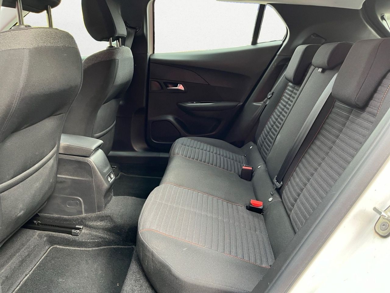 Peugeot e-2008 ACTIVE ELECTRICO 136 CV  - Foto 2