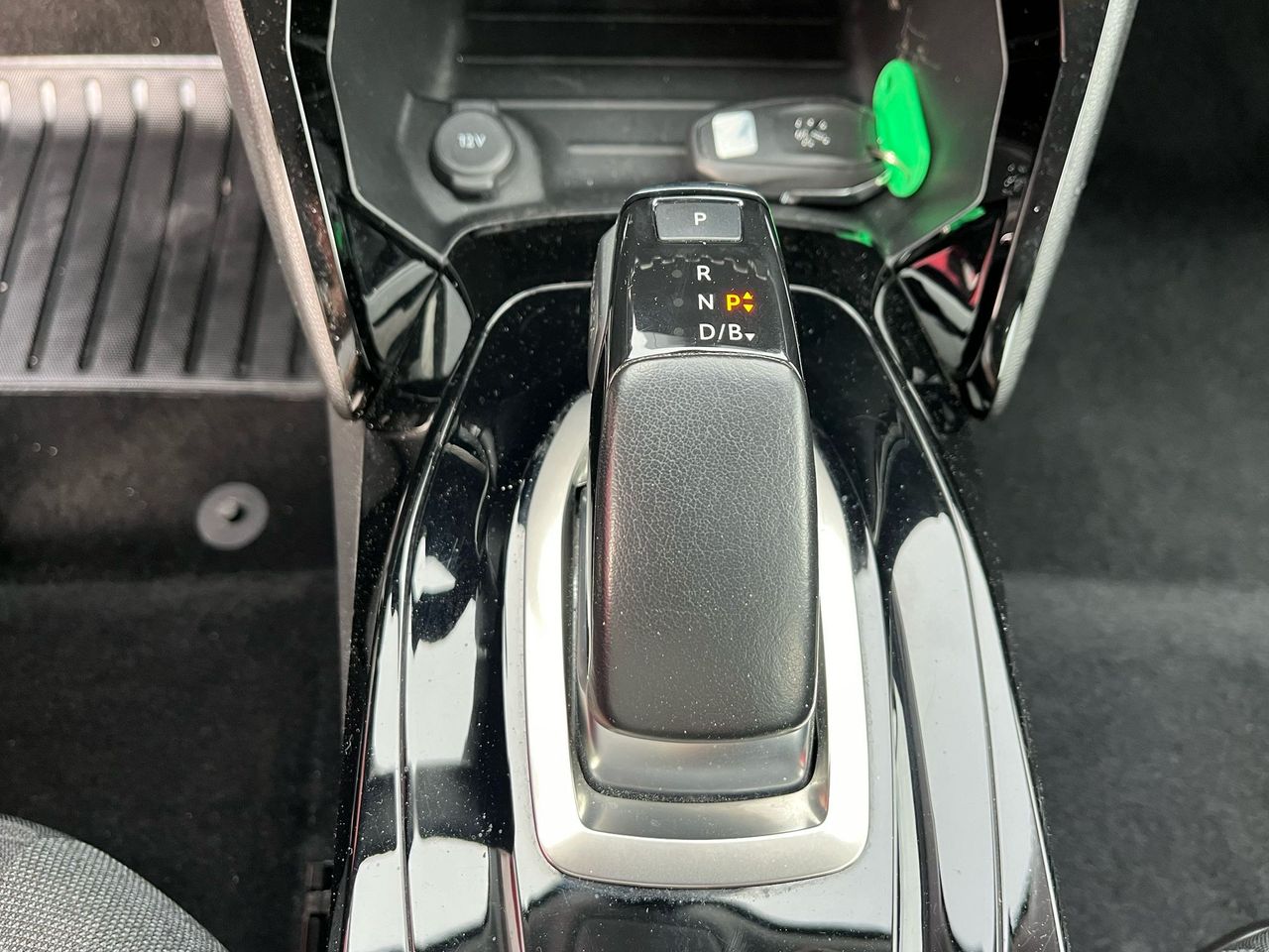 Peugeot e-2008 ACTIVE ELECTRICO 136 CV  - Foto 2