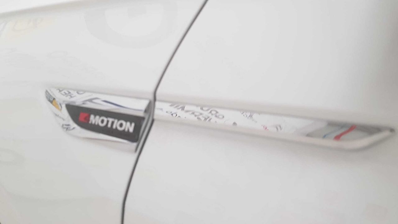 Volkswagen Tiguan ADVANCE 2.0 TDI 150 CV DSG  - Foto 2