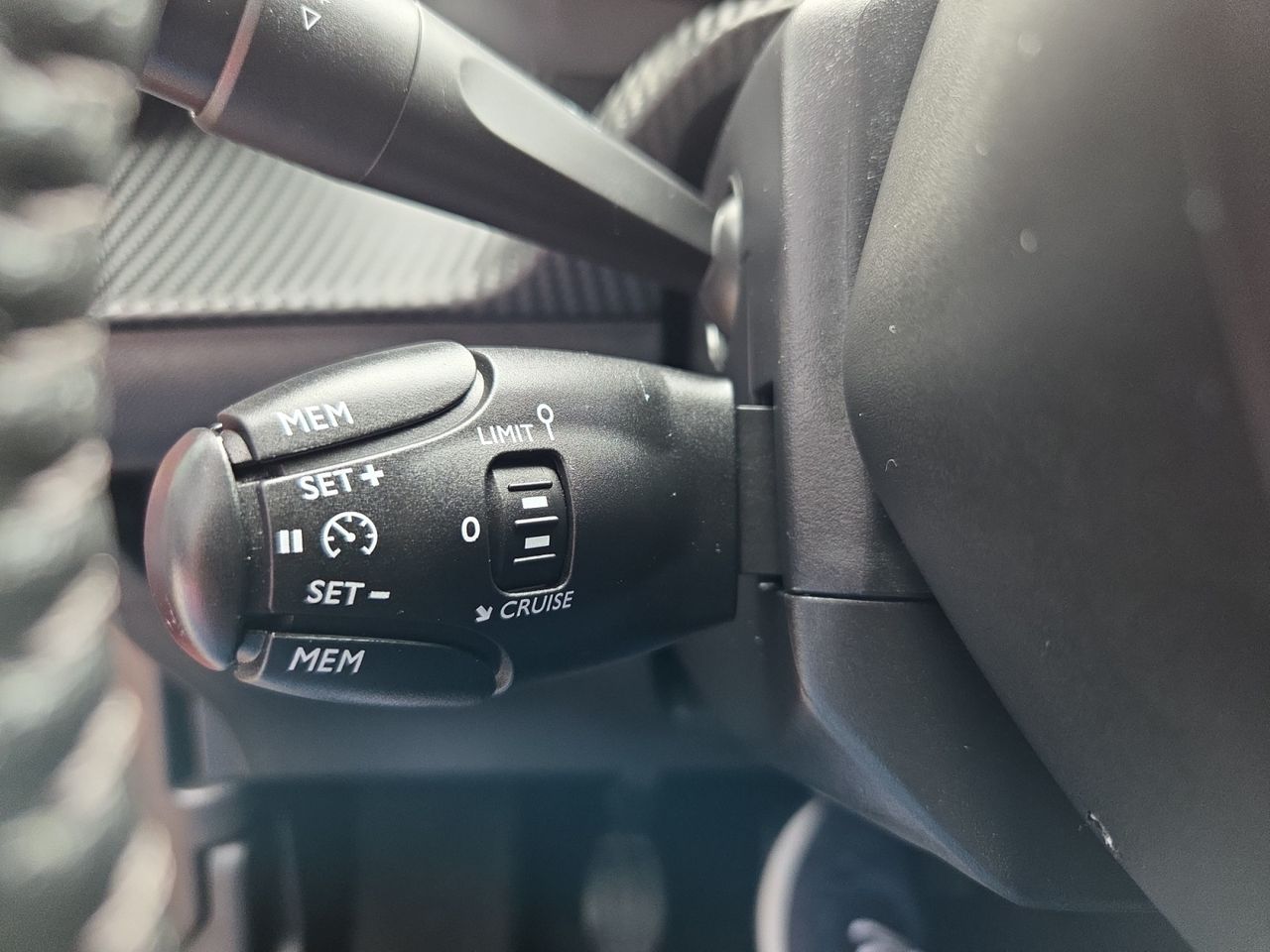 Peugeot 2008 ALLURE PACK BLUE HDI 110 CV  - Foto 2