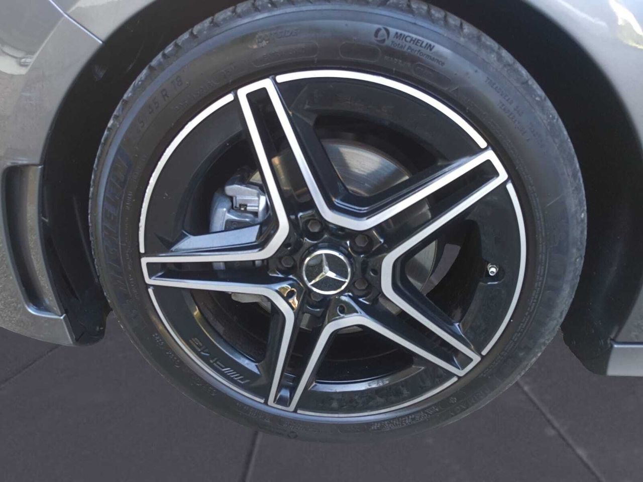 Mercedes Clase A 200 D AMG LINE+PAQUETE PREMIUM+SMARTPHONE  - Foto 2