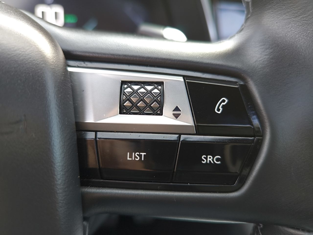 DS DS 7 Crossback E TENSE 300 4X4 LOUVRE  - Foto 2