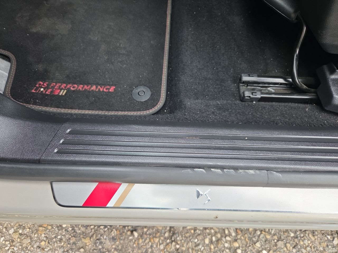 DS DS 7 Crossback BLUE HDI 130 AUT PERFORMANCE   - Foto 2