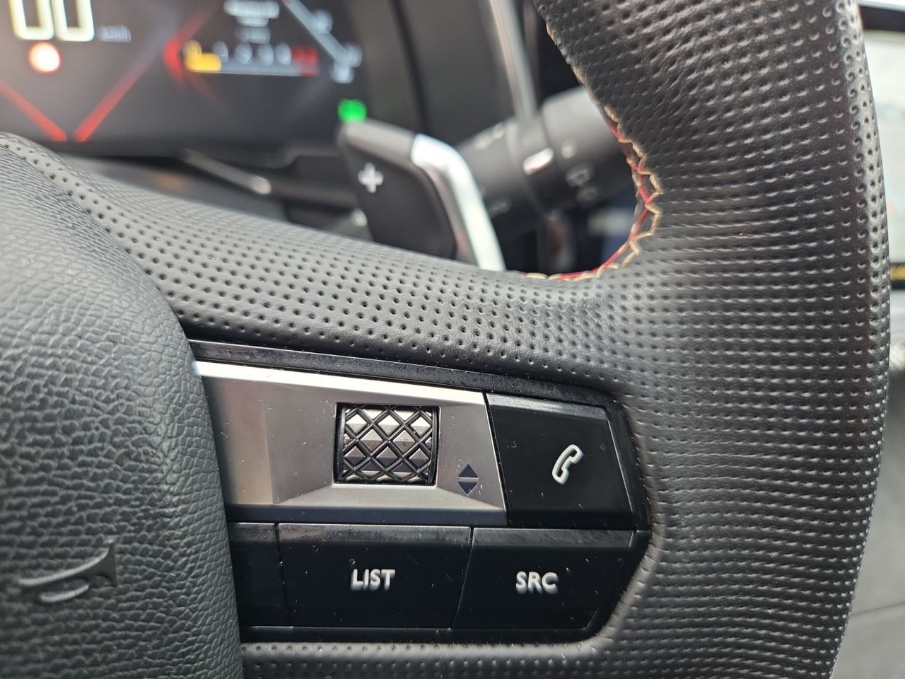 DS DS 7 Crossback E TENSE 300 4X4 LOUVRE  - Foto 2