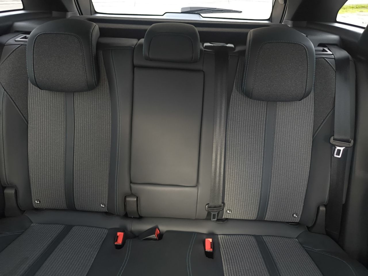 Peugeot 3008 Hybrid ALLURE PACK PLUG IN HYBRID 225 e EAT8  - Foto 2