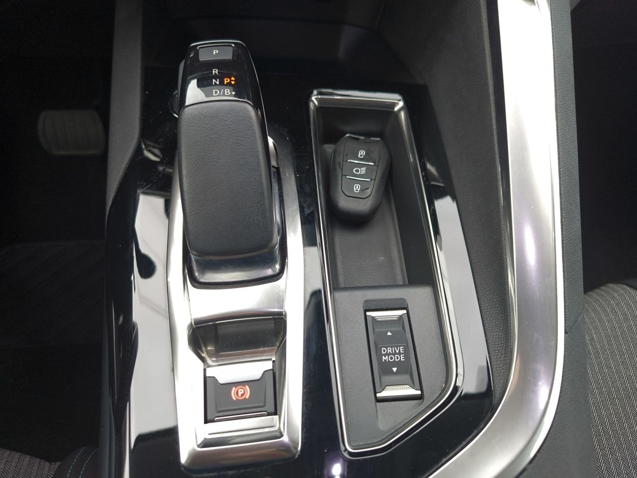 Peugeot 3008 Hybrid ALLURE PACK PLUG-IN HYBRID 225 e-EAT8  - Foto 2