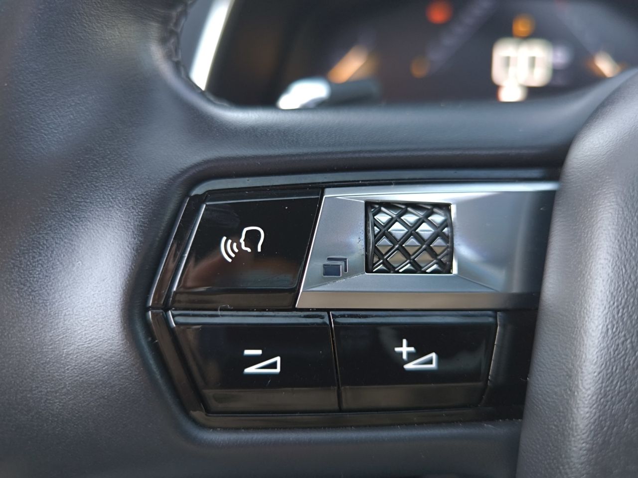 DS DS 7 CROSSBACK BLUE HDI 180 CV AUT GRAND CHIC  - Foto 2