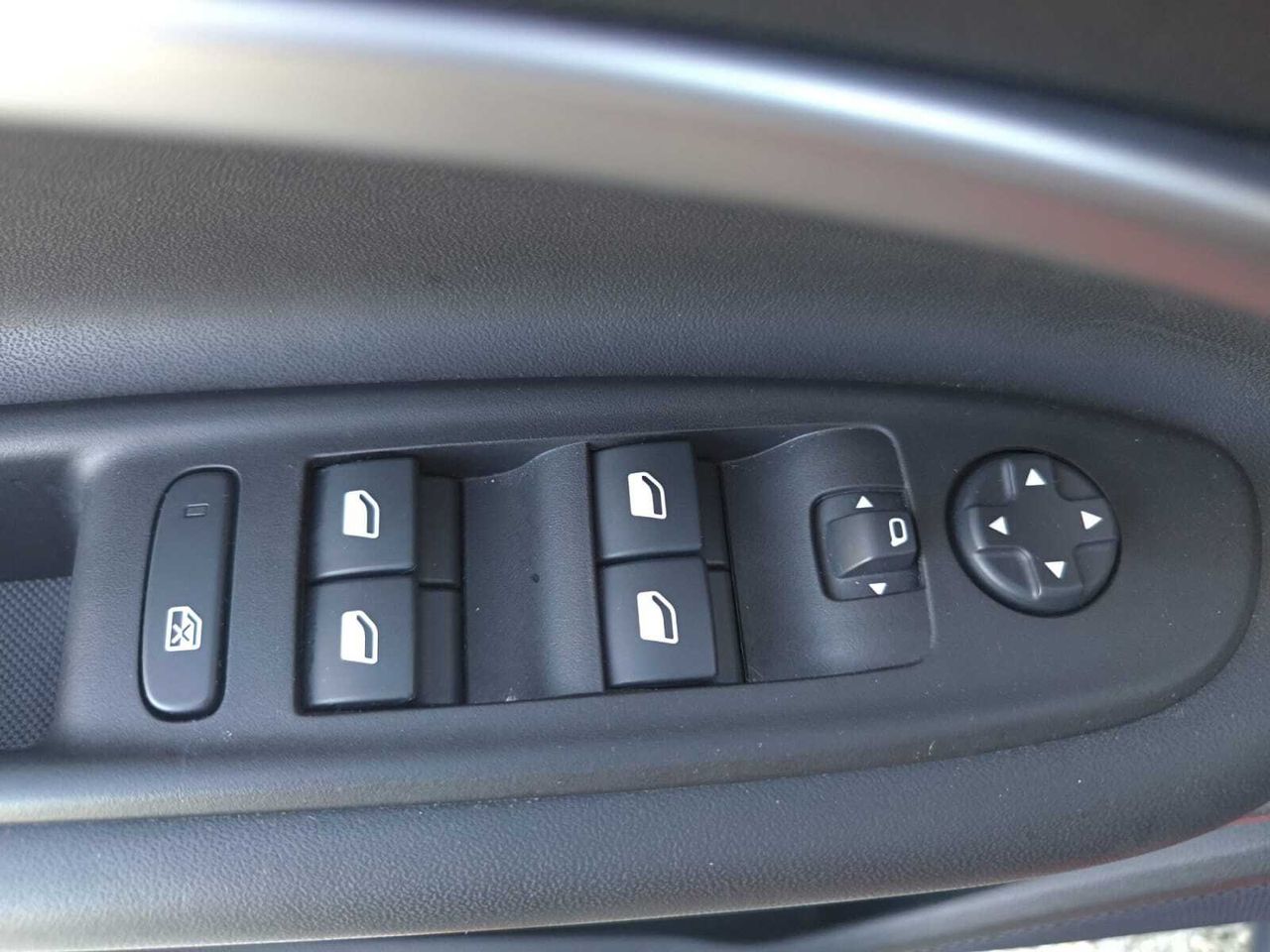 Jeep Avenger 1.2 ALTITUDE  - Foto 2