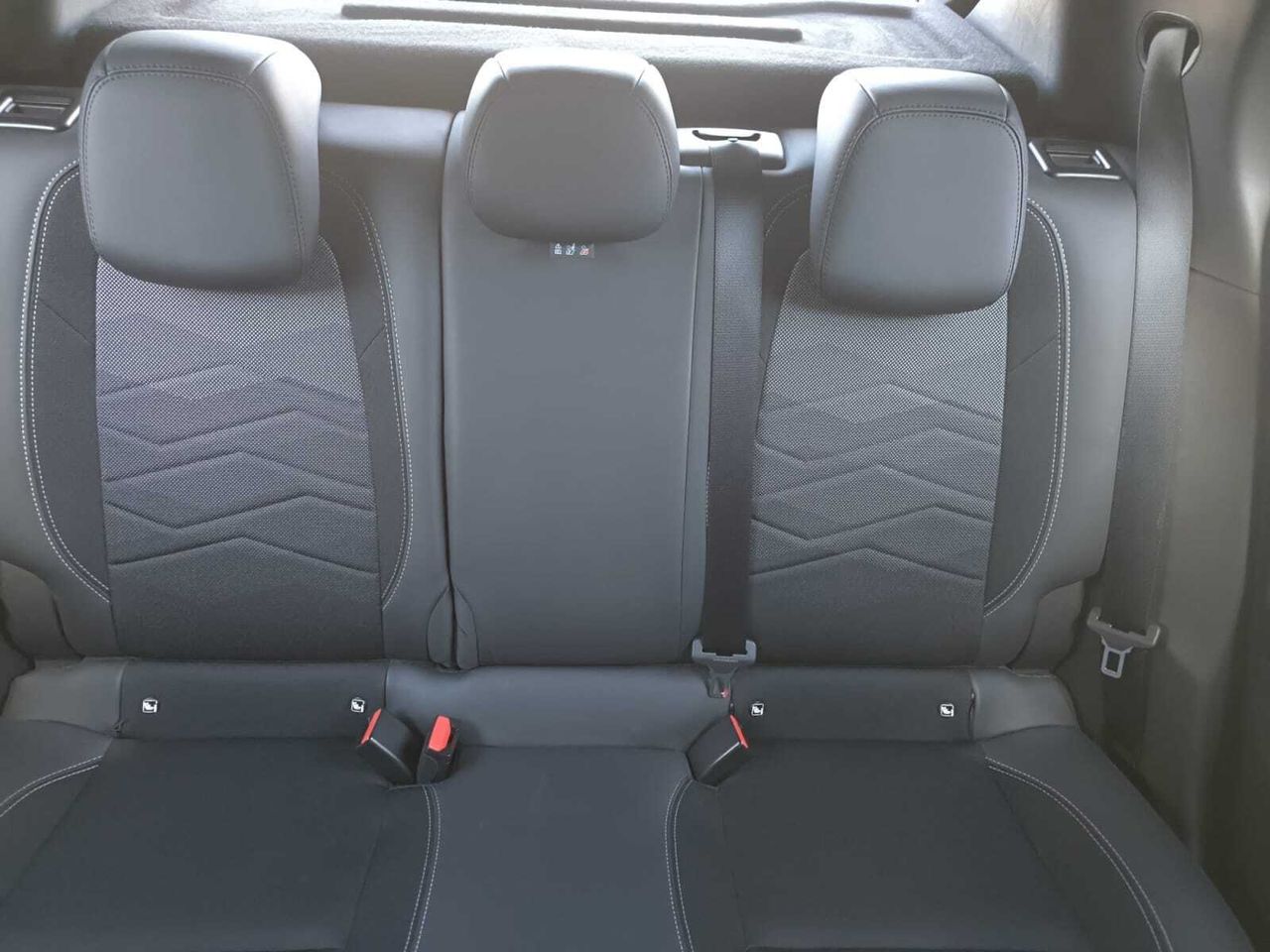 Jeep Avenger 1.2 ALTITUDE  - Foto 2