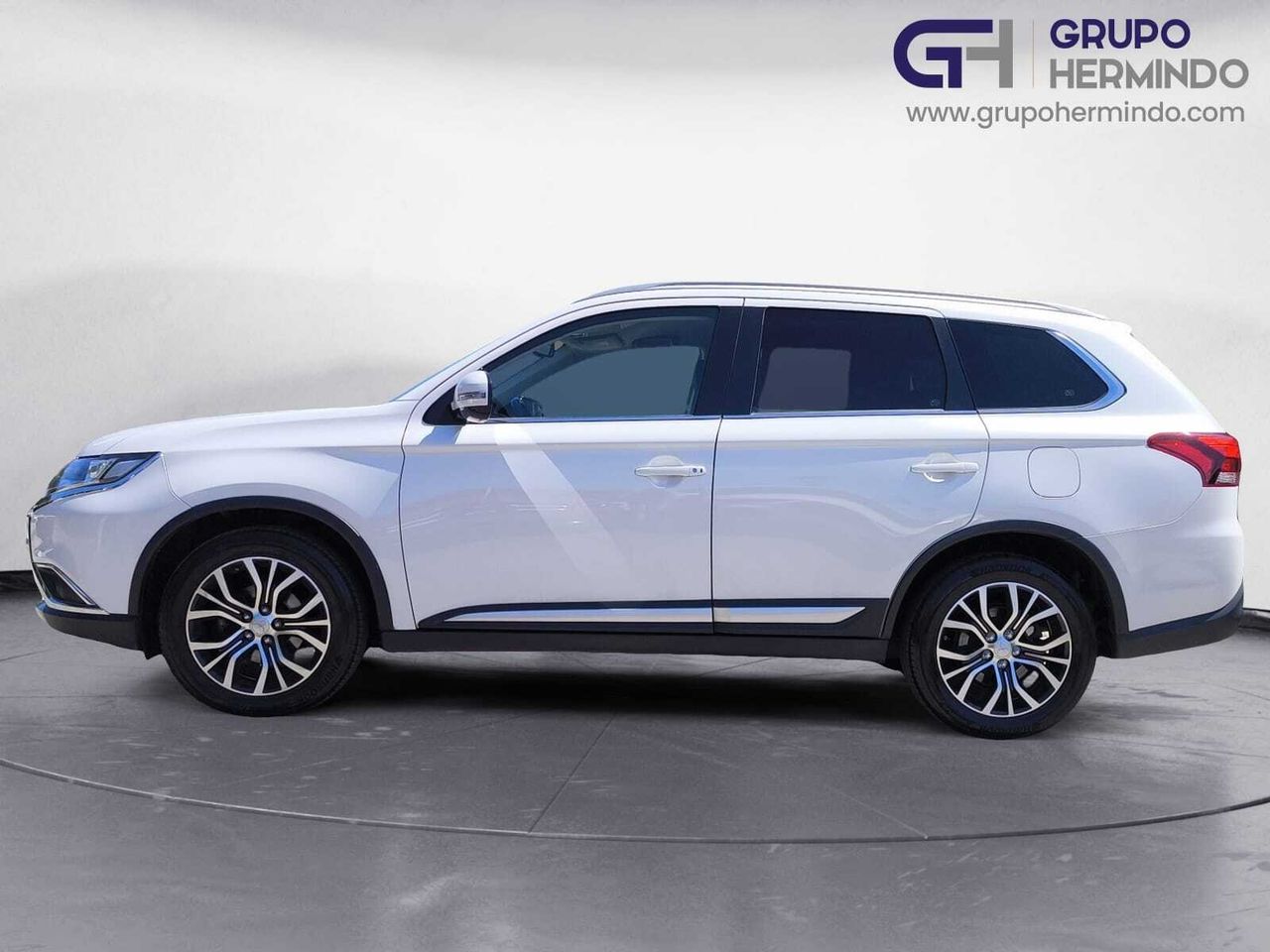 Mitsubishi Outlander 200 MPI MOTION 2WD 7 PLAZAS  - Foto 2