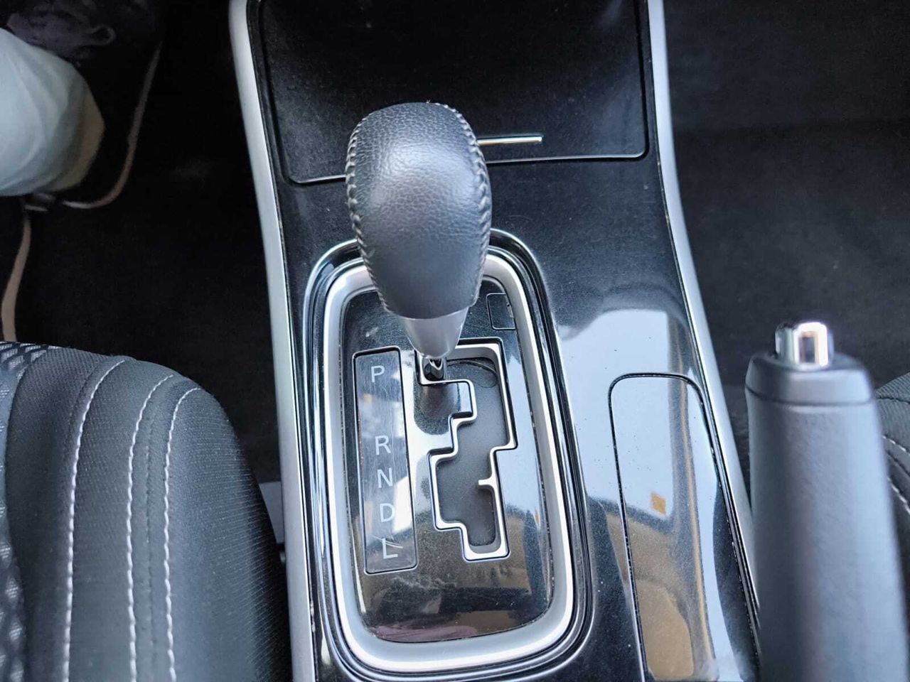 Mitsubishi Outlander 200 MPI MOTION 2WD 7 PLAZAS  - Foto 2