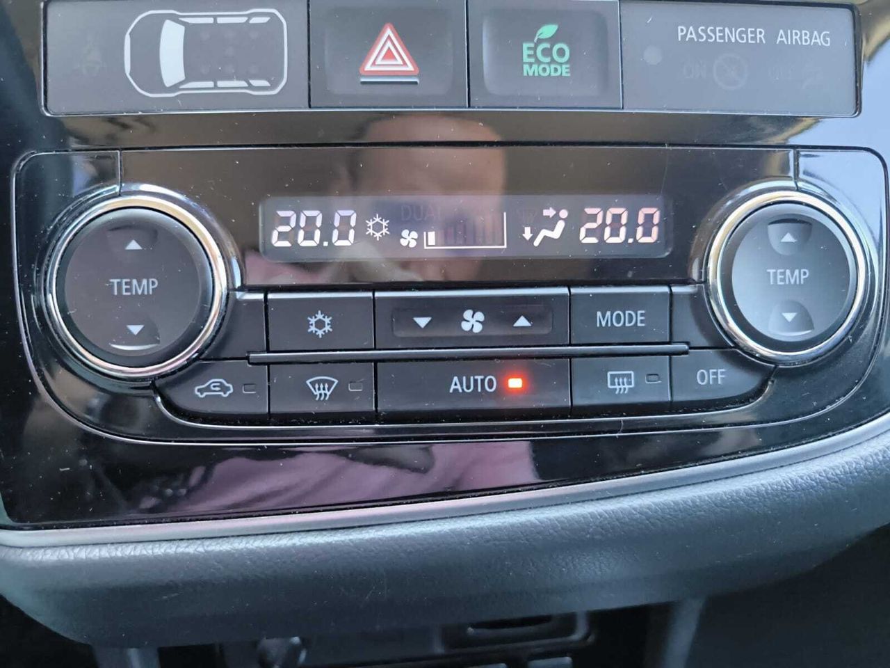 Mitsubishi Outlander 200 MPI MOTION 2WD 7 PLAZAS  - Foto 2