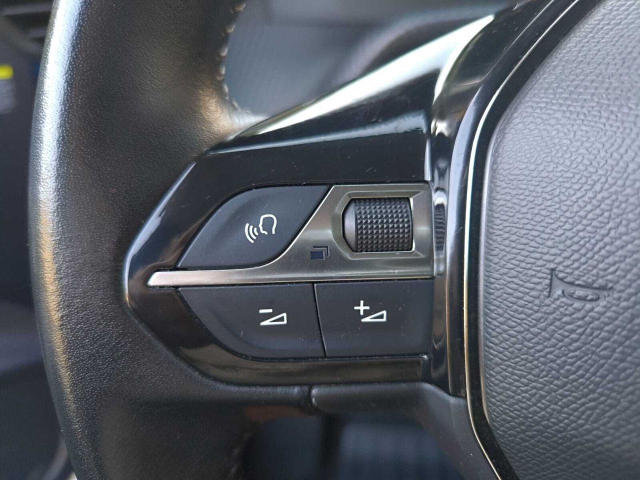 Peugeot 208 ALLURE PURE TECH 100 CV  - Foto 2