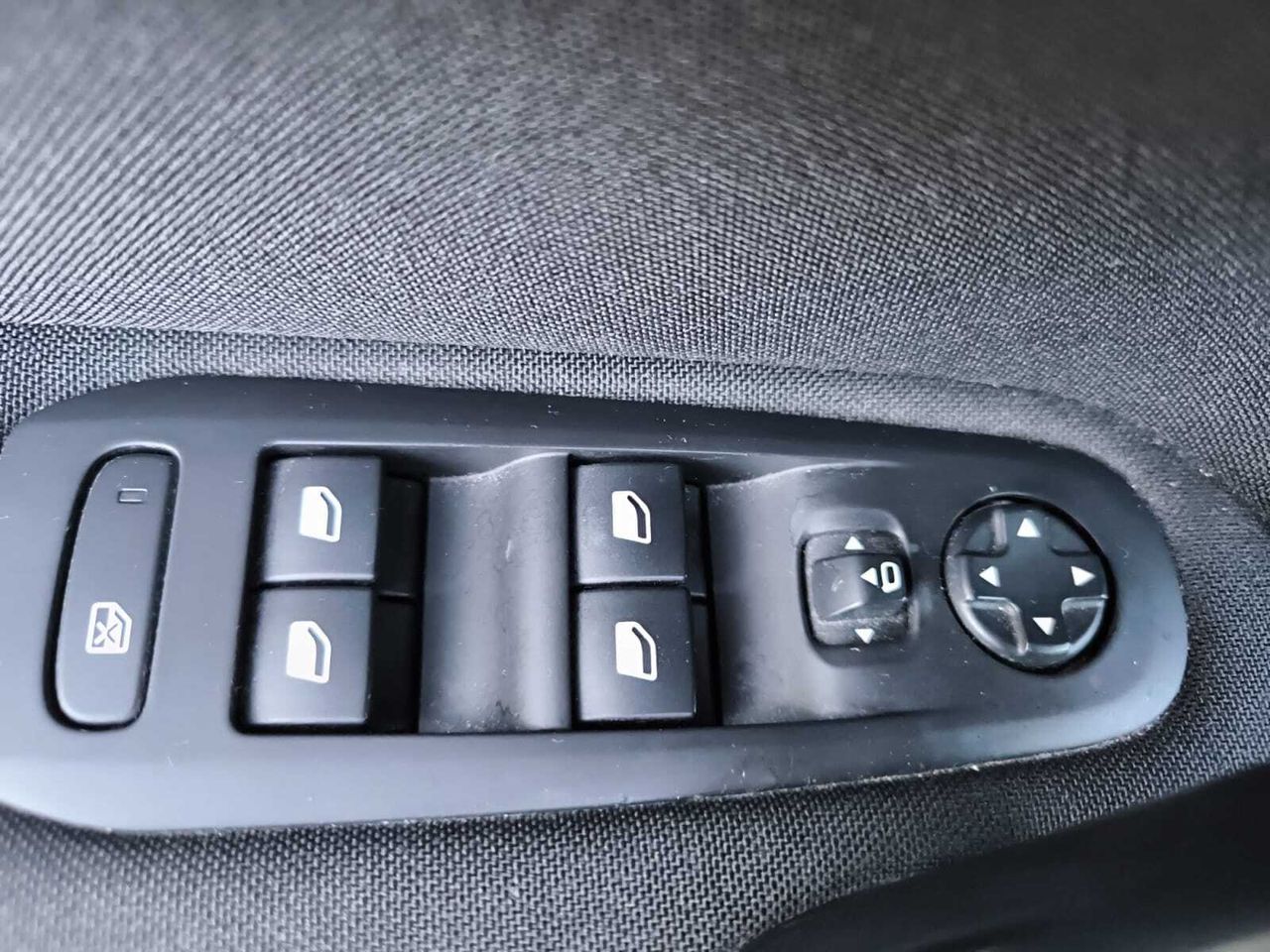 Peugeot 308 STYLE BLUE HDI 100 CV  - Foto 2