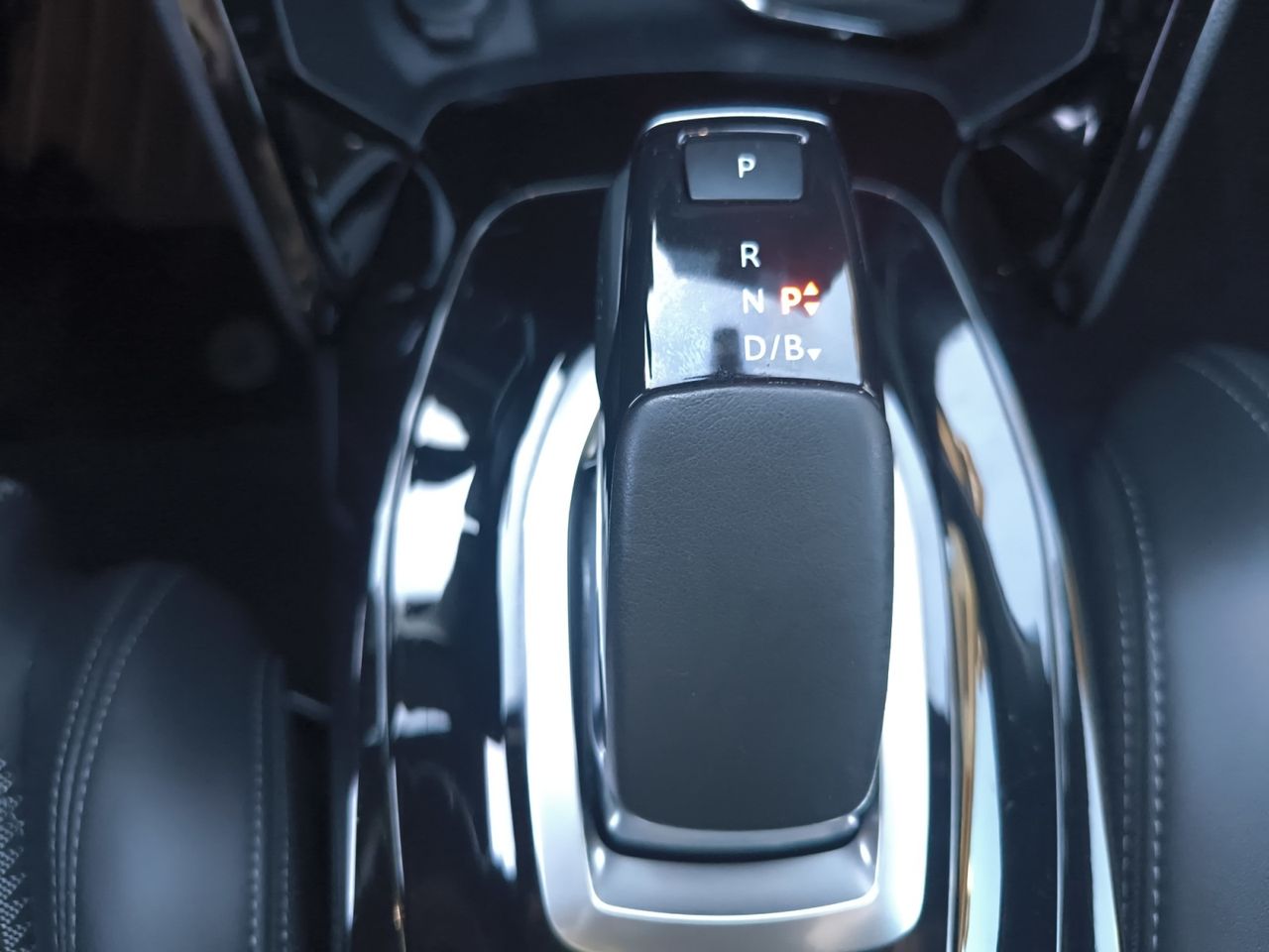 Peugeot e-2008 GT LINE ELECTRICO 136 CV  - Foto 2