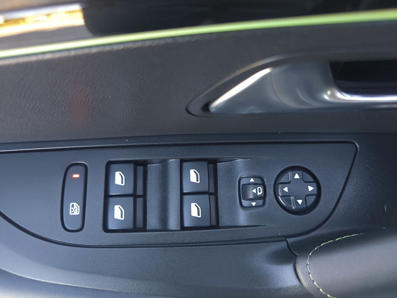 Peugeot e-2008 GT LINE ELECTRICO 136 CV  - Foto 2